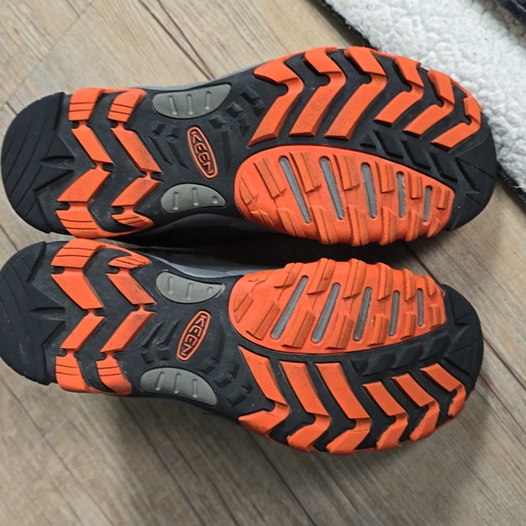 Mens Keen hiking shoes. Grey/Orange accent. Size 10D - Picture 5 of 7